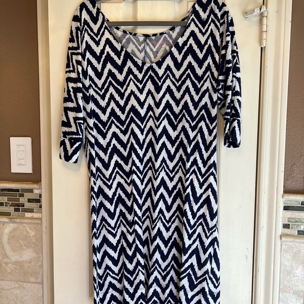 Lilly Pulitzer Eliza Tshirt dress in zig zag blue white chevron Md